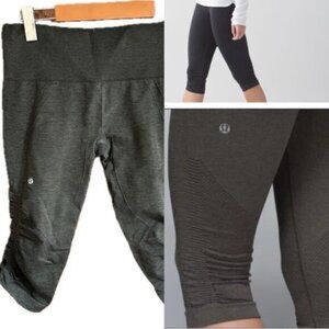 Lululemon *  Capri Leggings With Scrunch On Side Of Legs Size 6 EUC